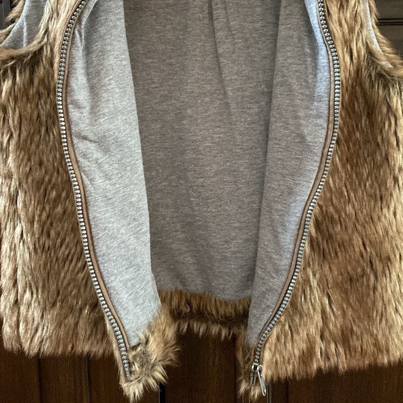 Justice Brown Faux Fur Full Zip Vest in Girls 12/14 (EUC) - Picture 7 of 7